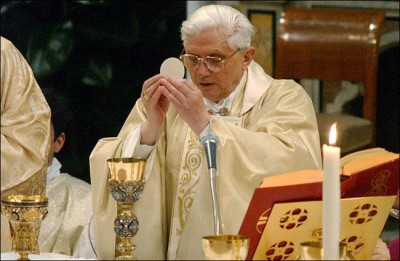 pope-Eucharist